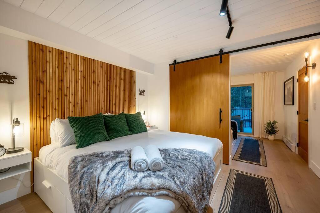Powder & Pines Luxury Suite Whistler Luaran gambar