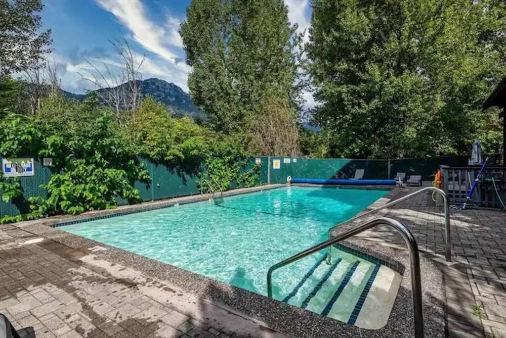Powder & Pines Luxury Suite Whistler Luaran gambar