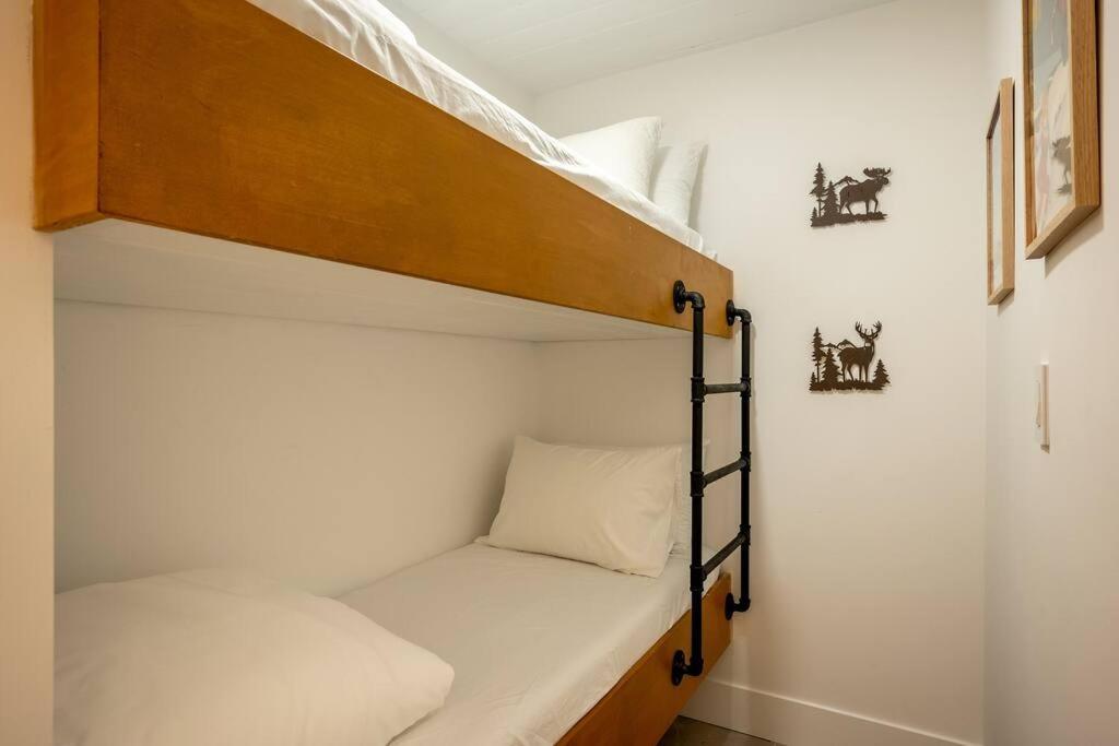 Powder & Pines Luxury Suite Whistler Luaran gambar